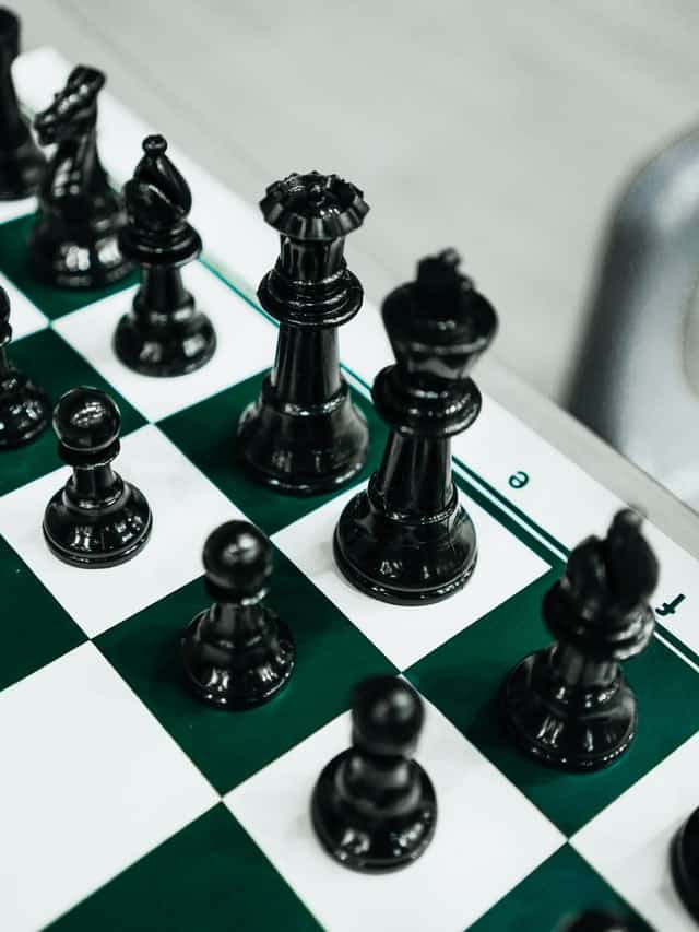 Chess pieces on a game board to show mindsets during online counselling / therapy